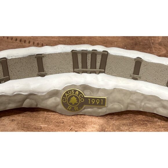 1991 HALLMARK KEEPSAKE ORNAMENT XPR9734 TRAIN TRESTLE DISPLAY STAND CLAUSE & CO. - Picture 12 of 12